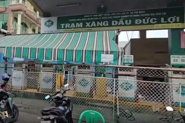 Lat tay 'cong xuong' san xuat xang RON A95 gia tai TP.HCM hinh anh