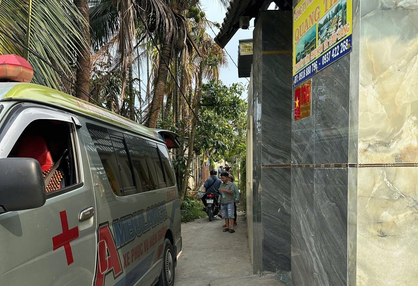 Hai vo chong tu vong bat thuong trong nha o TP.HCM hinh anh