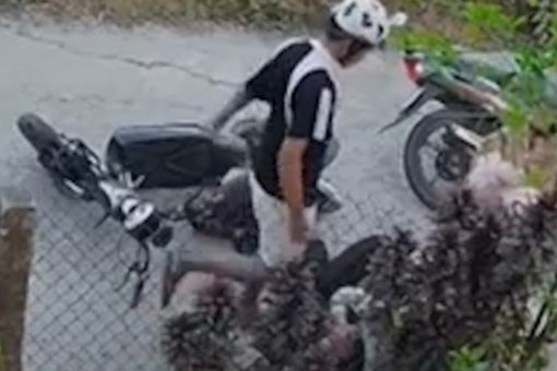 Hoc sinh lop 9 bi danh sau va cham giao thong hinh anh