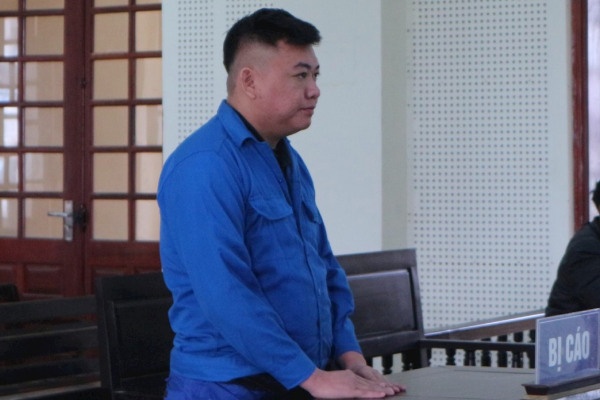 Lap cong ty 'ma', lua ban phan bon gia re chiem doat tien ty hinh anh