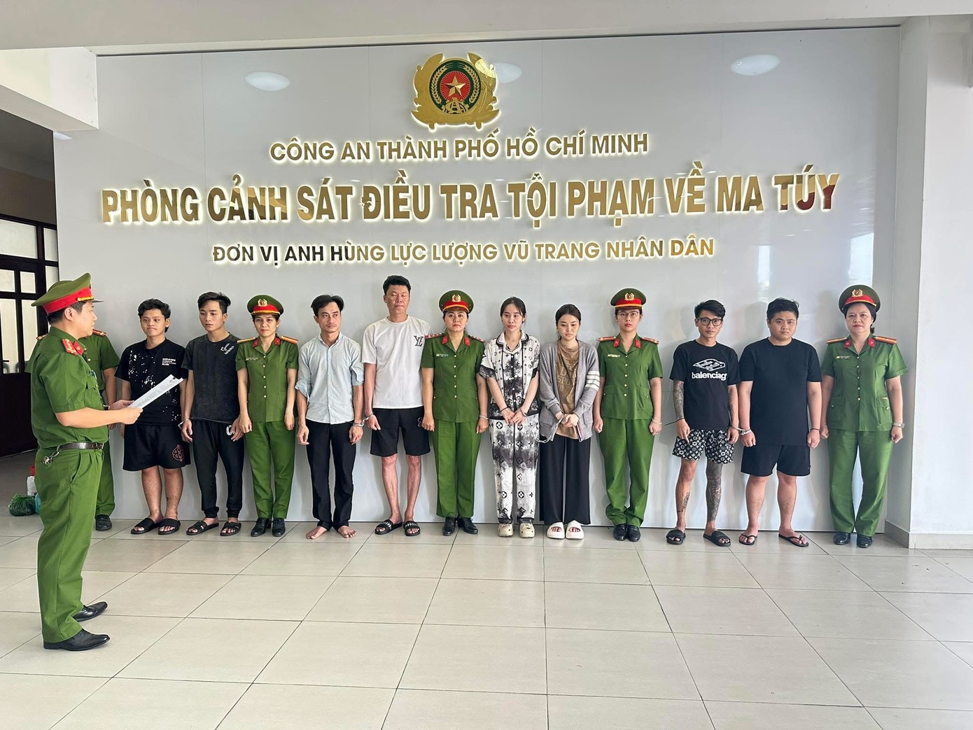 Nguy trang ma tuy,  Thuc an thu cung anh 1