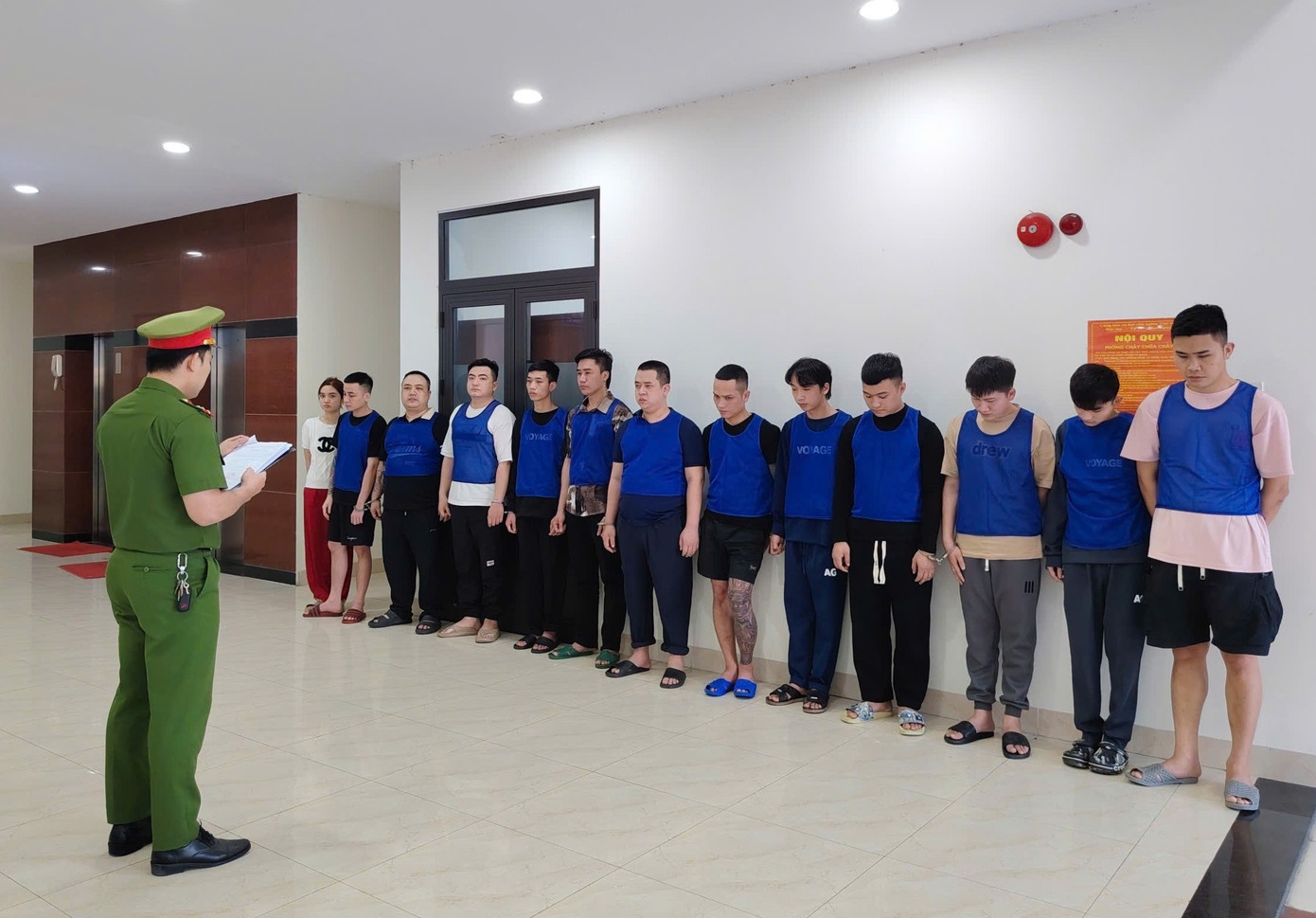 Bat 13 doi tuong,  Duong day lua dao,  Gia danh ngan hang,  VCB Ngoai thuong,  ngan hang Vietcombank anh 1