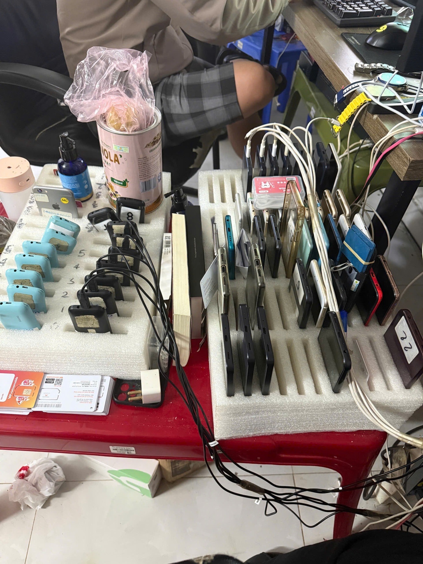 Bat 13 doi tuong,  Duong day lua dao,  Gia danh ngan hang,  VCB Ngoai thuong,  ngan hang Vietcombank anh 2