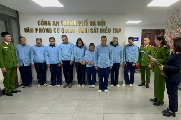 Thu doan chiem doat 318 ty dong cua hang loat 'giam doc binh phong' hinh anh