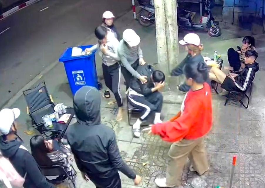 Xac dinh duoc doi tuong cam dau, truc tiep danh nam sinh lop 9 tu vong hinh anh