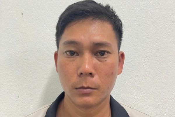 Tam giu nguoi dan ong thue xe khach van chuyen hon mot ta phao lau hinh anh