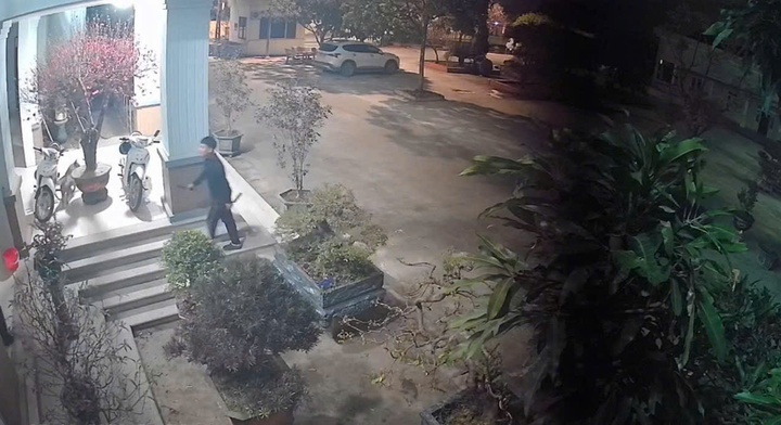 Tam giu thanh nien,  Cam dao xong vao,  Tru so cong an anh 1