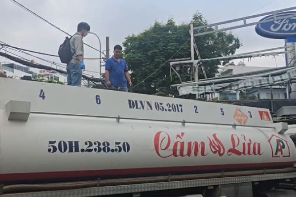 Lat tay chieu 'ho bien' dung moi thanh xang RON 95 hinh anh