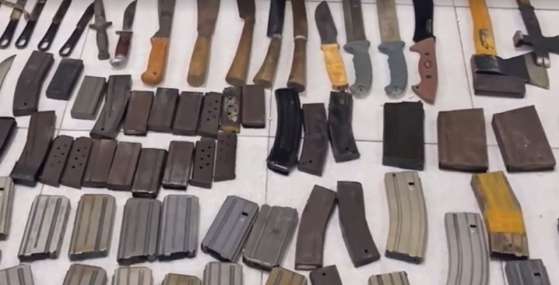 Triet pha duong day,  Mua ban trai phep,  Sung dan anh 4