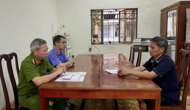 Vach mat nguoi chong,  sat hai vo,  bang dien luoi anh 1