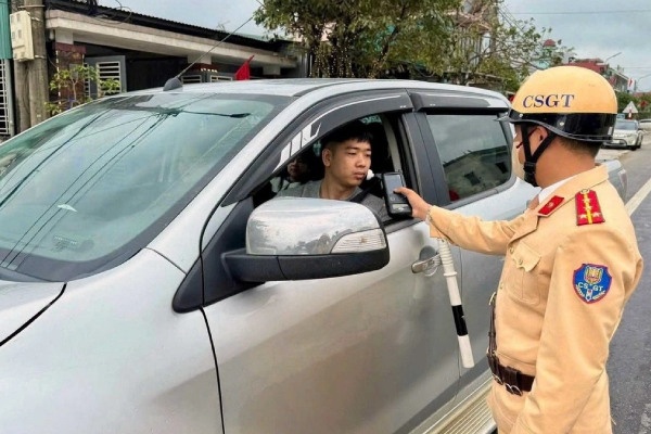 Tam giu hang nghin phuong tien do vi pham giao thong trong mung 2 Tet hinh anh