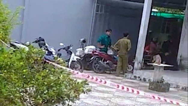 Bi cuop nhan vang khi di tap the duc buoi sang hinh anh