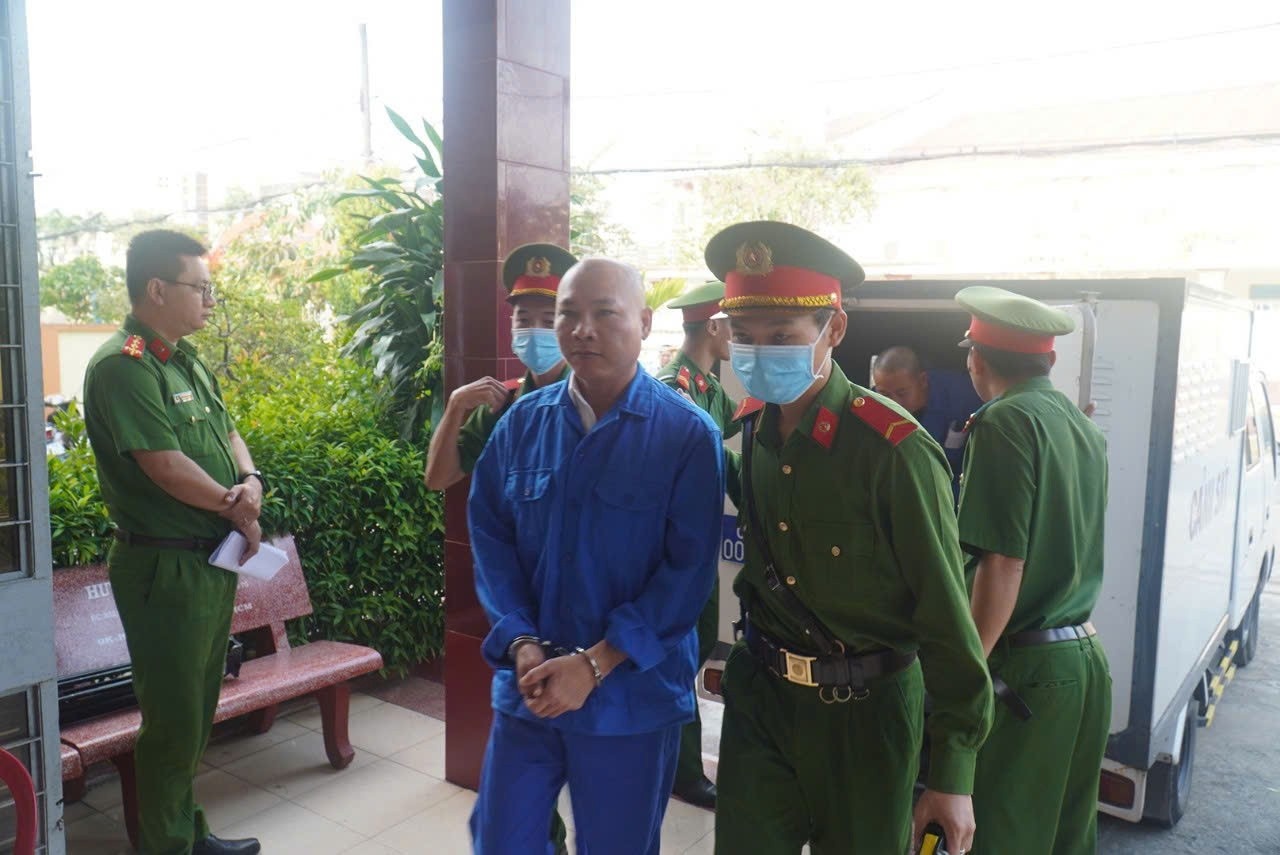 Hai tai xe,  Lai xe ruot nhau anh 2