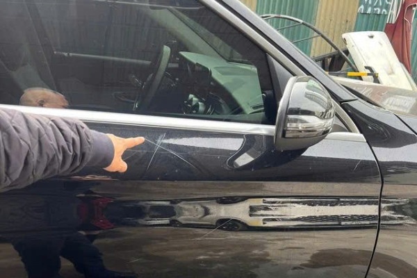 Goc nhin phap ly trong vu dap pha oto Mercedes hinh anh