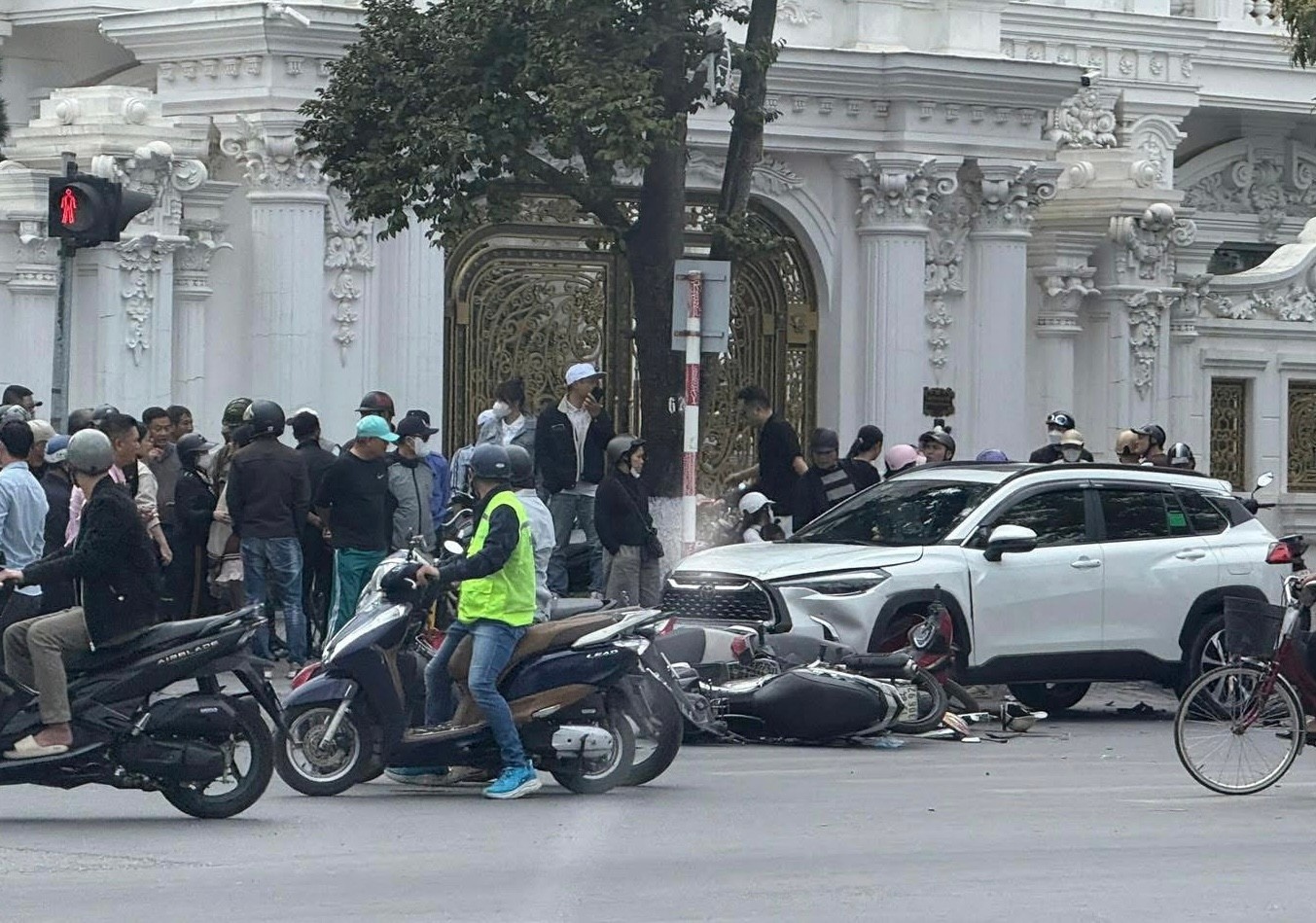 Tai xe oto,  nghi dap nham,  chan ga anh 2