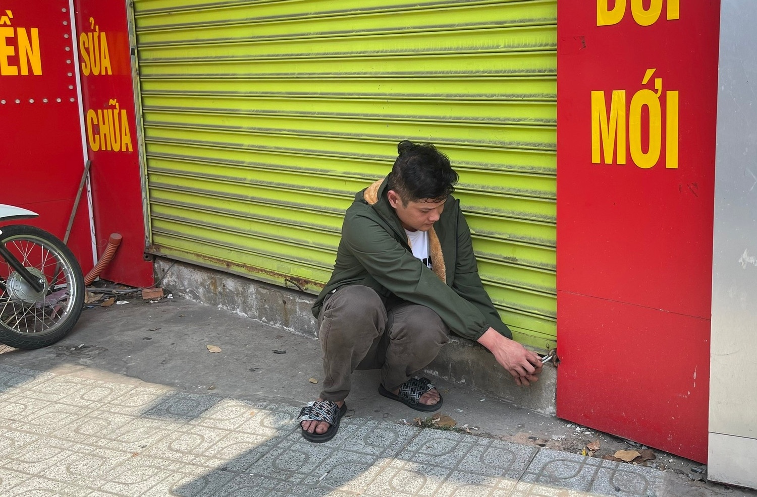 Bat sieu trom,  Cat khoa anh 1