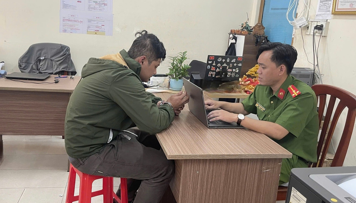 Bat sieu trom,  Cat khoa anh 2