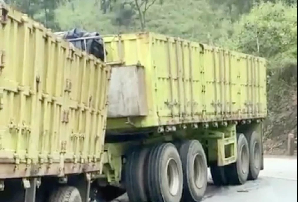 Lien tiep tai nan tren Quoc lo 12A, 2 nguoi tu vong hinh anh