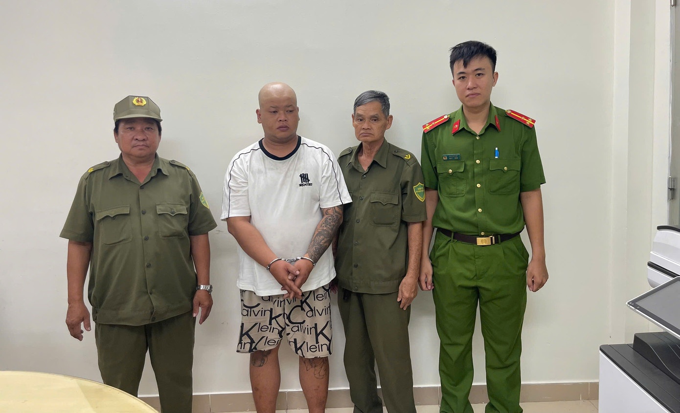 Bat nghi pham,  Cuop giat dien thoai,  Tron ra dao anh 1