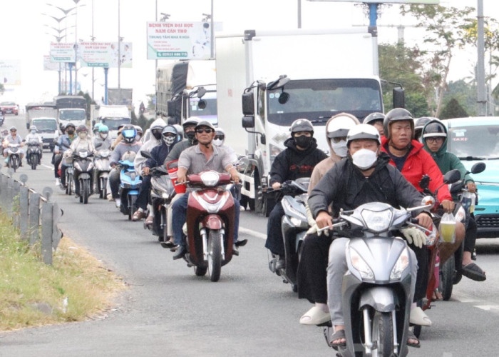 Dong nguoi tu mien Tay linh kinh do dac ve TP.HCM hinh anh