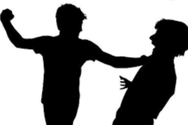 Chong cu danh ban nhau cua vo tu vong hinh anh