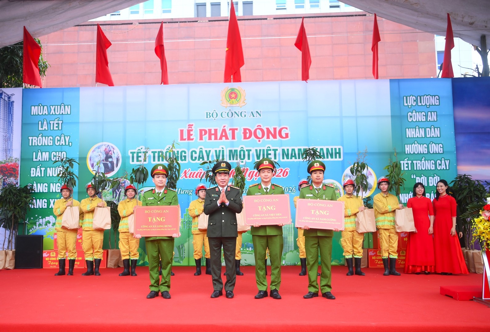 Bo Cong an,  Tet trong cay 2026 anh 3