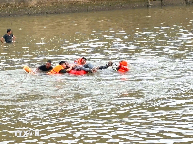 Tim thay thi the,  2 thieu nien anh 1