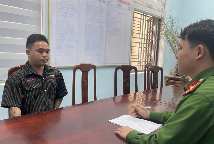 Bat nam thanh nien,  Gia danh cong an anh 1