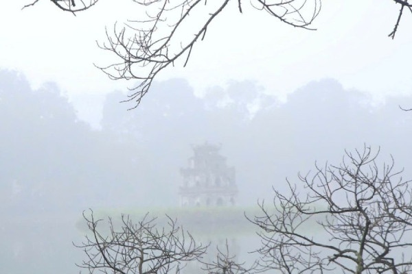 Mien Bac co mua, suong mu, troi ret, mien Nam tiep tuc co nang hinh anh