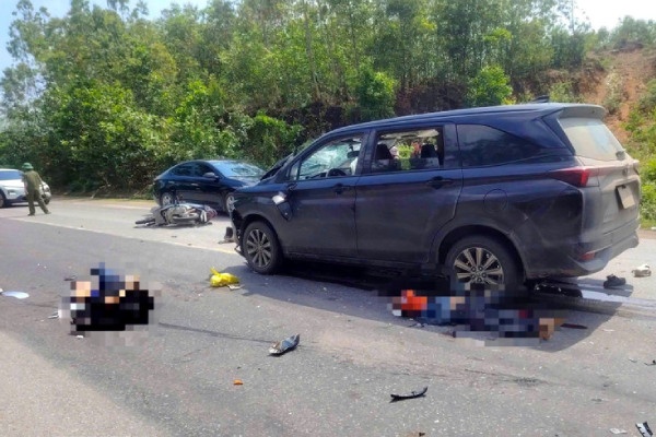 Oto dam xe may cho 3 nguoi, mot nguoi tu vong tai cho hinh anh