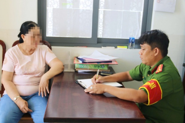 Tam giu nghi pham giat day chuyen vang cua nguoi di chua hinh anh