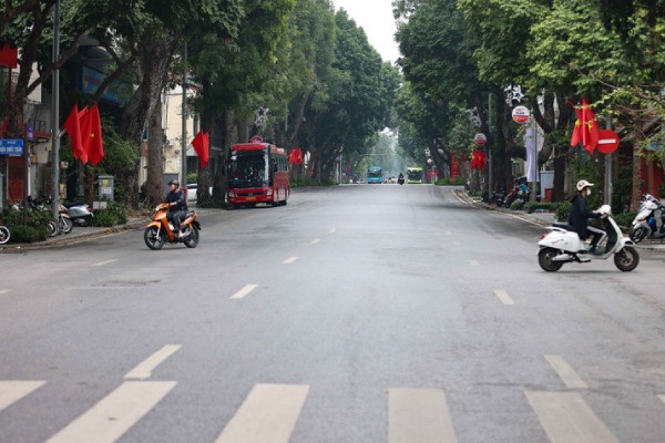 Giao thong co ban thong suot, an toan trong ngay thu 2 ky nghi Tet hinh anh