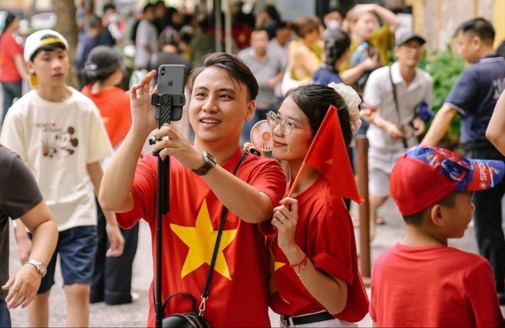 Sau Tet, can bo, cong chuc se duoc nghi 7 ngay vao hai dip le lon hinh anh