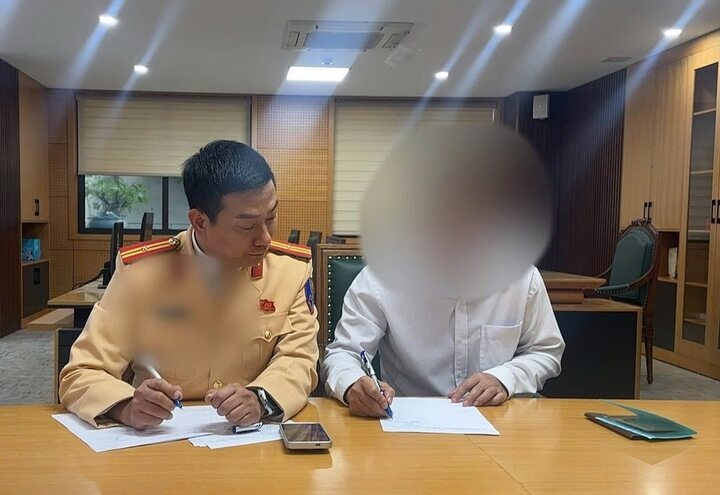 Phat 23 trieu dong tai xe oto buoc canh dao che bien so hinh anh