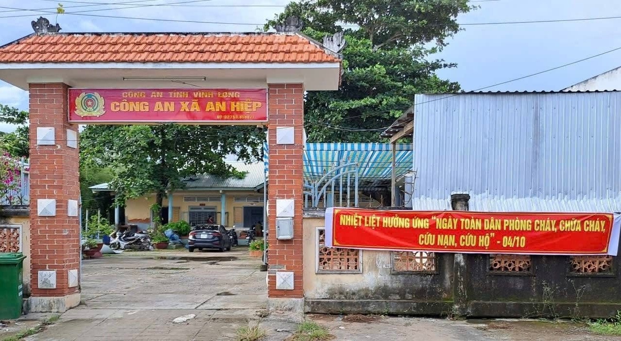 Nhieu nguoi toi cong an xa ‘lam viec’ theo loi doi tuong lua dao hinh anh