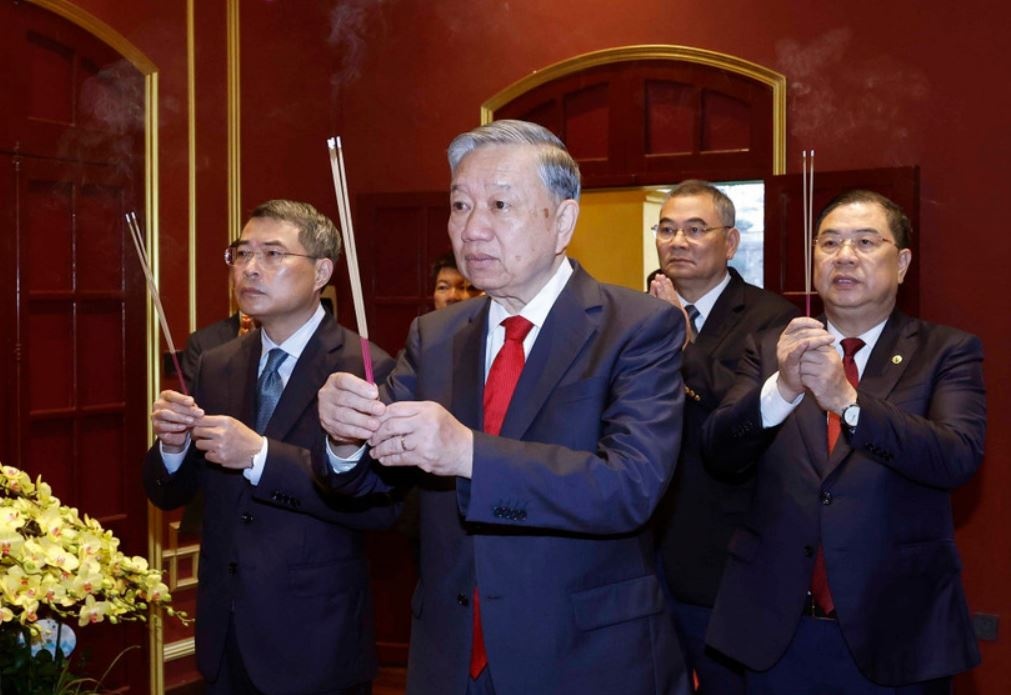 Tong Bi thu dang huong tai Hoang thanh Thang Long va Di tich nha 67 hinh anh