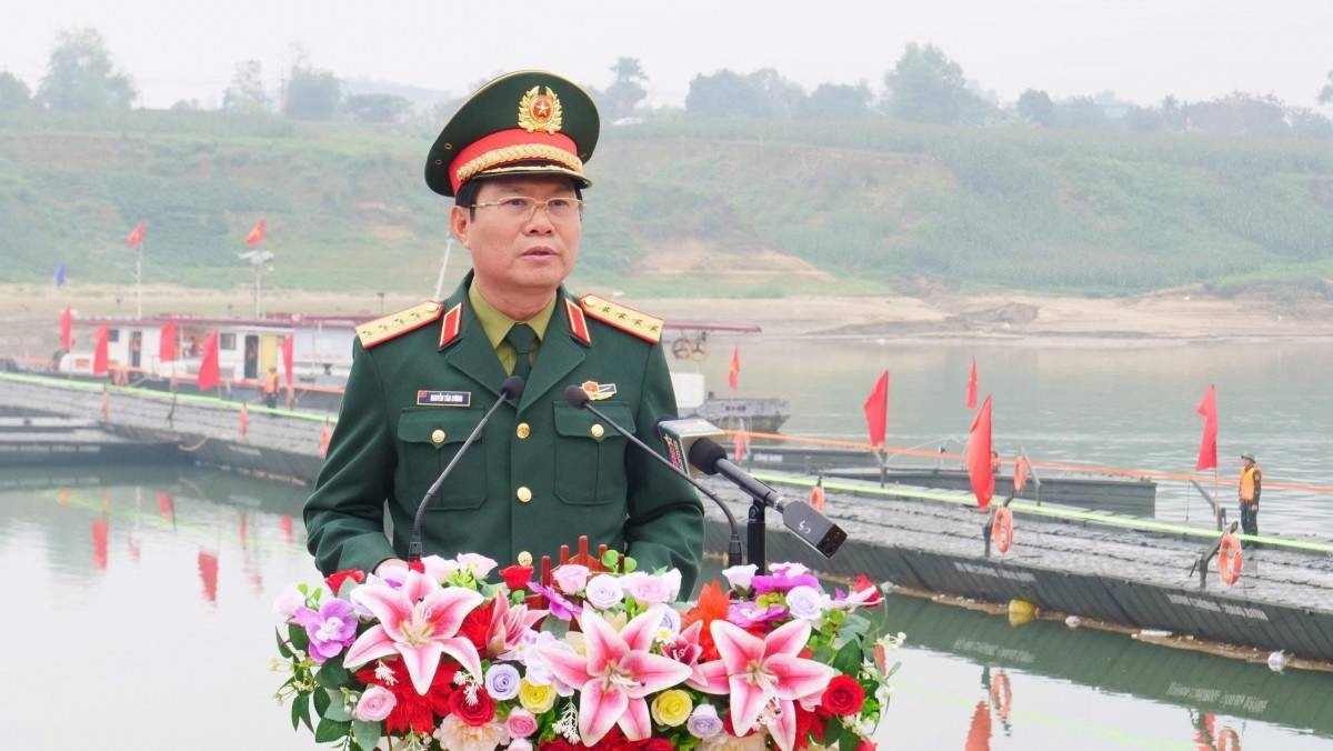 cau phao Doan Hung anh 1