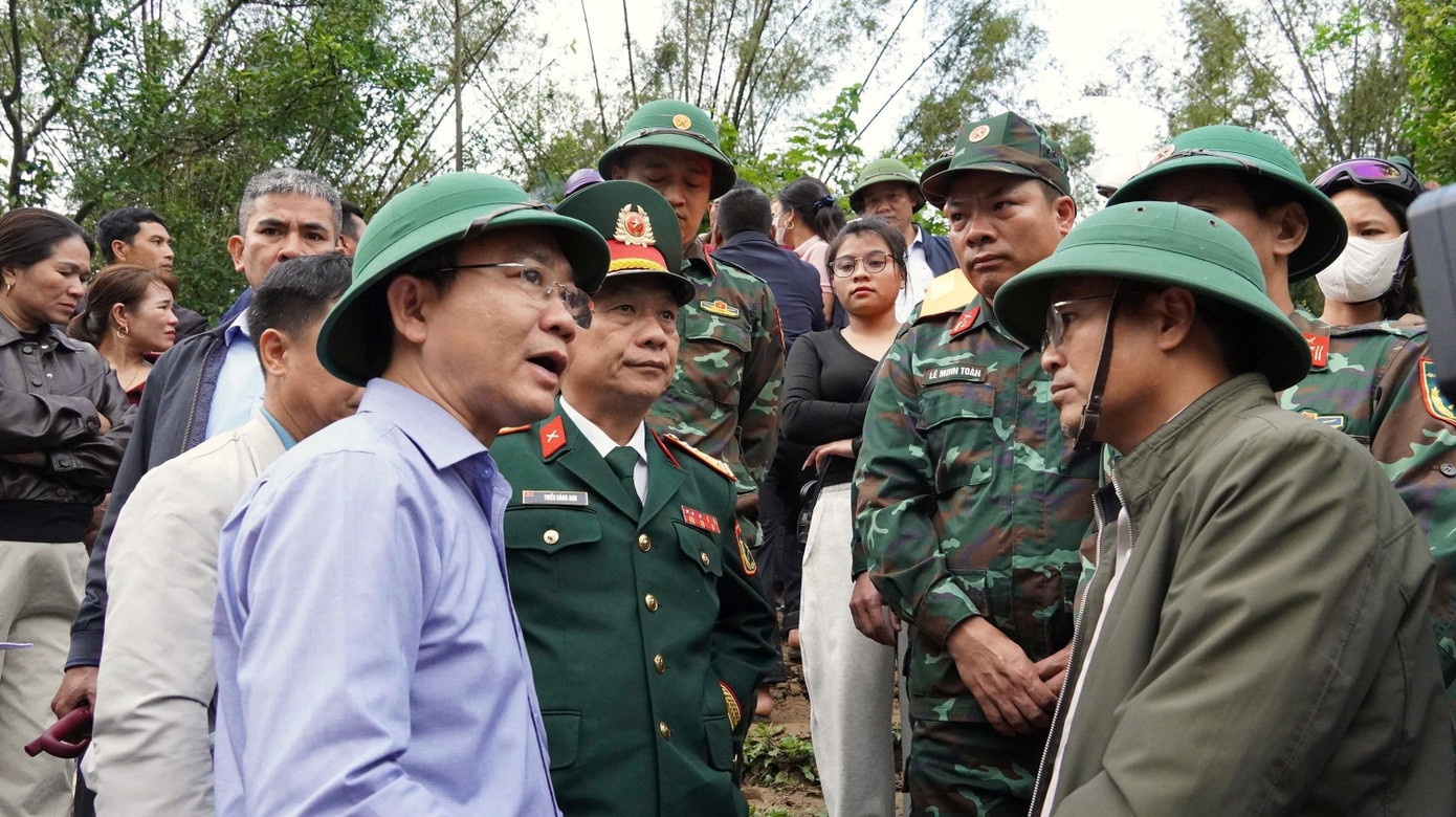 Van chua tim thay hai nguoi trong vu chim thuyen tren song Gianh hinh anh