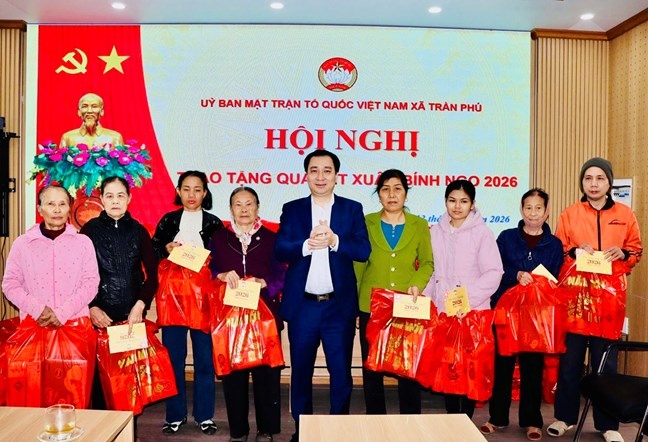 Tet se chia den voi cac gia dinh kho khan o xa Tran Phu hinh anh