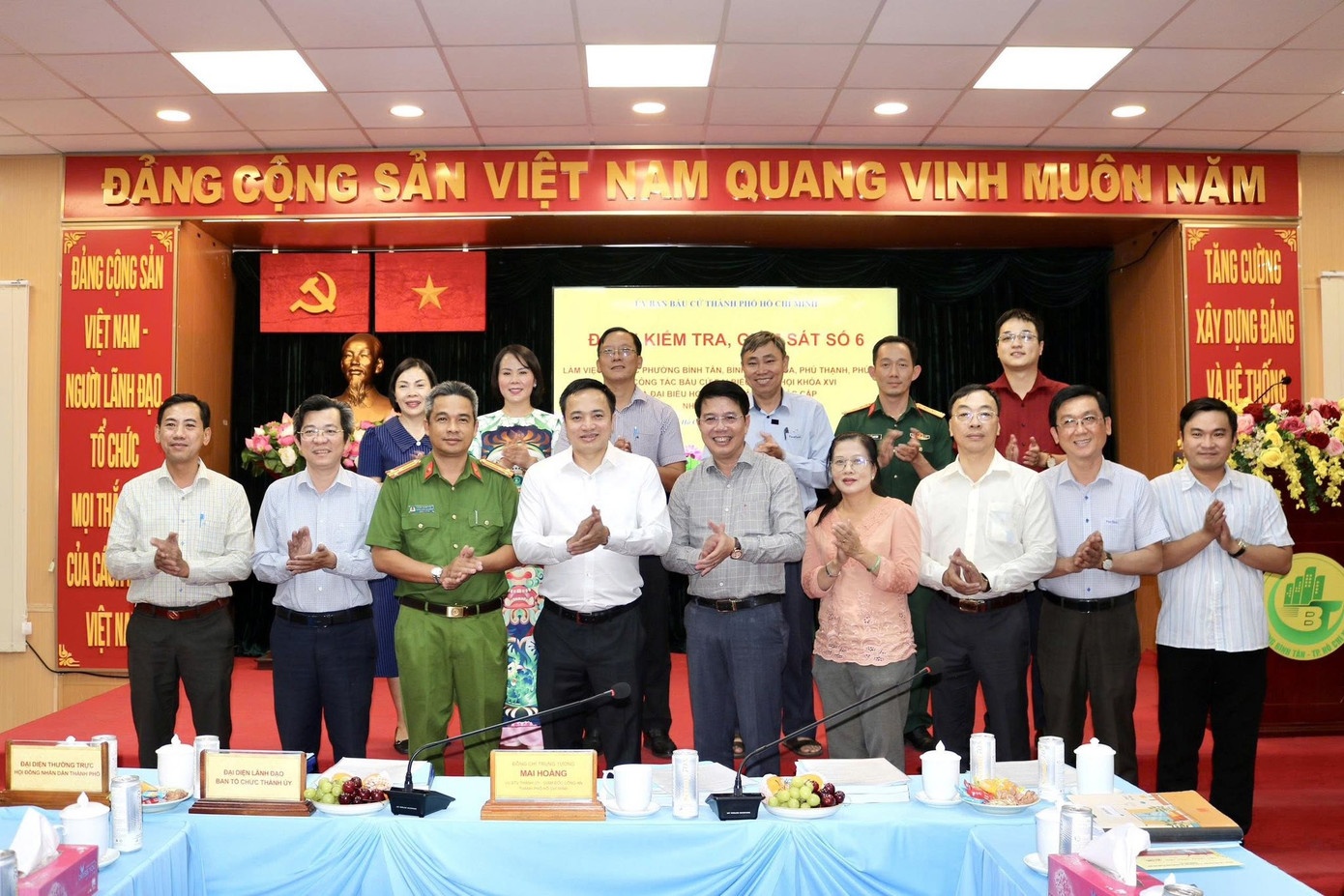 64 nguoi ung cu Dai bieu Quoc hoi khoa XVI tai TP.HCM la ai? hinh anh