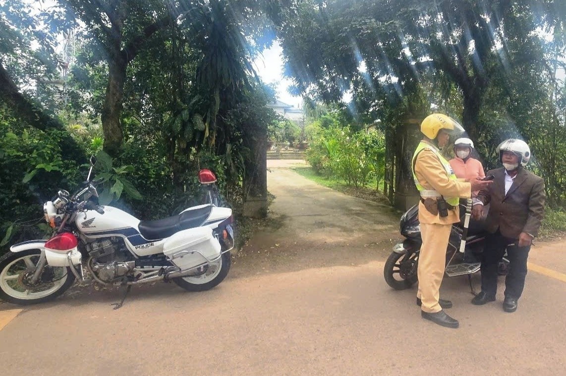 4 tai nan tren duong lien xa, 3 nguoi tu vong trong 6 ngay o Hue hinh anh