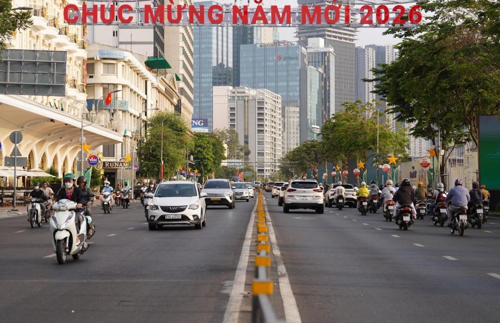 Giao thong TP.HCM 'de tho' trong ngay lam viec dau tien sau Tet hinh anh