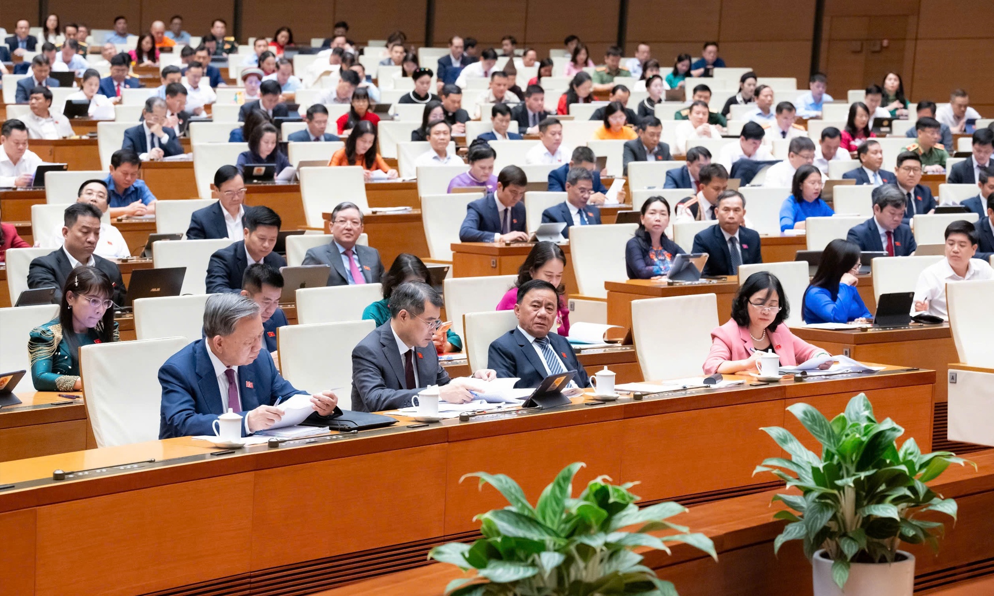 Sang nay, be mac Ky hop thu nhat, Quoc hoi khoa XVI hinh anh