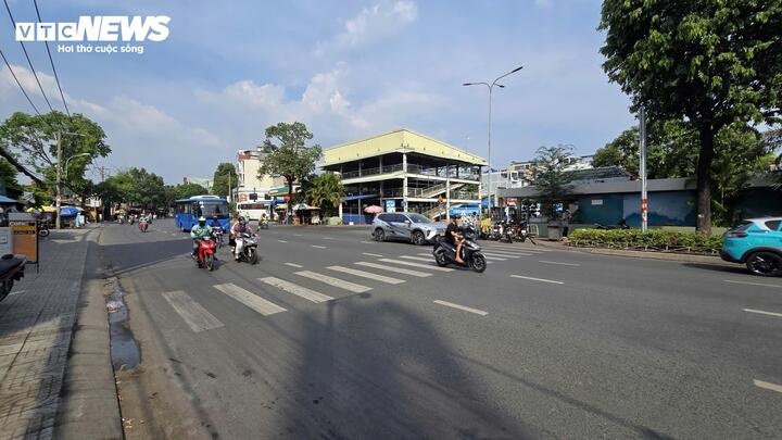 Ben xe mien Dong anh 3