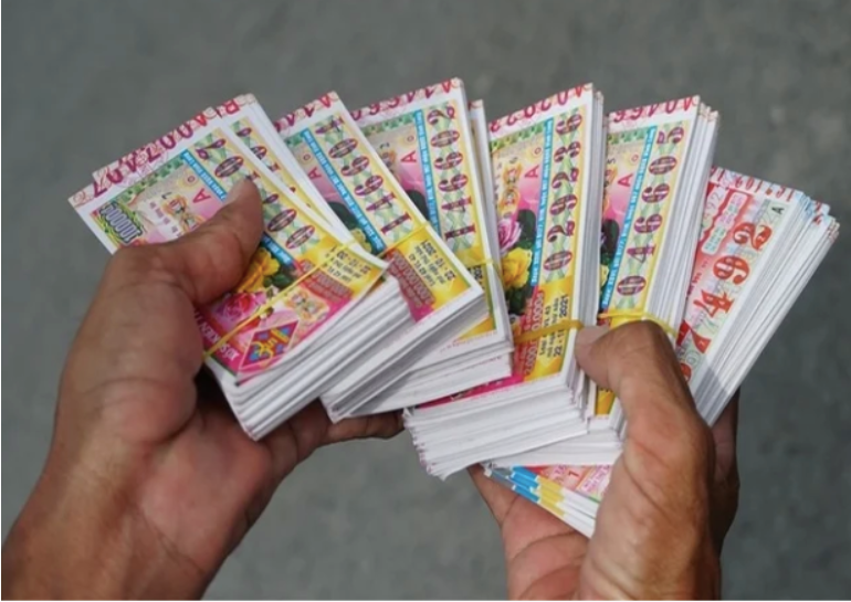 Ong chu thu lai ve so trung giai 2 ty sau khi tang cong nhan dip Tet hinh anh