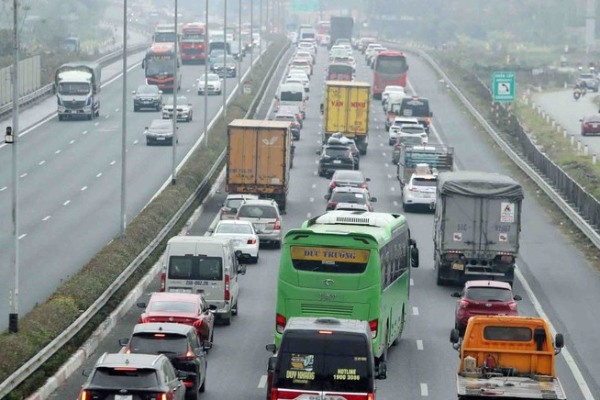 Luu luong phuong tien tren tuyen cao toc Phap Van - Cau Gie tang cao hinh anh