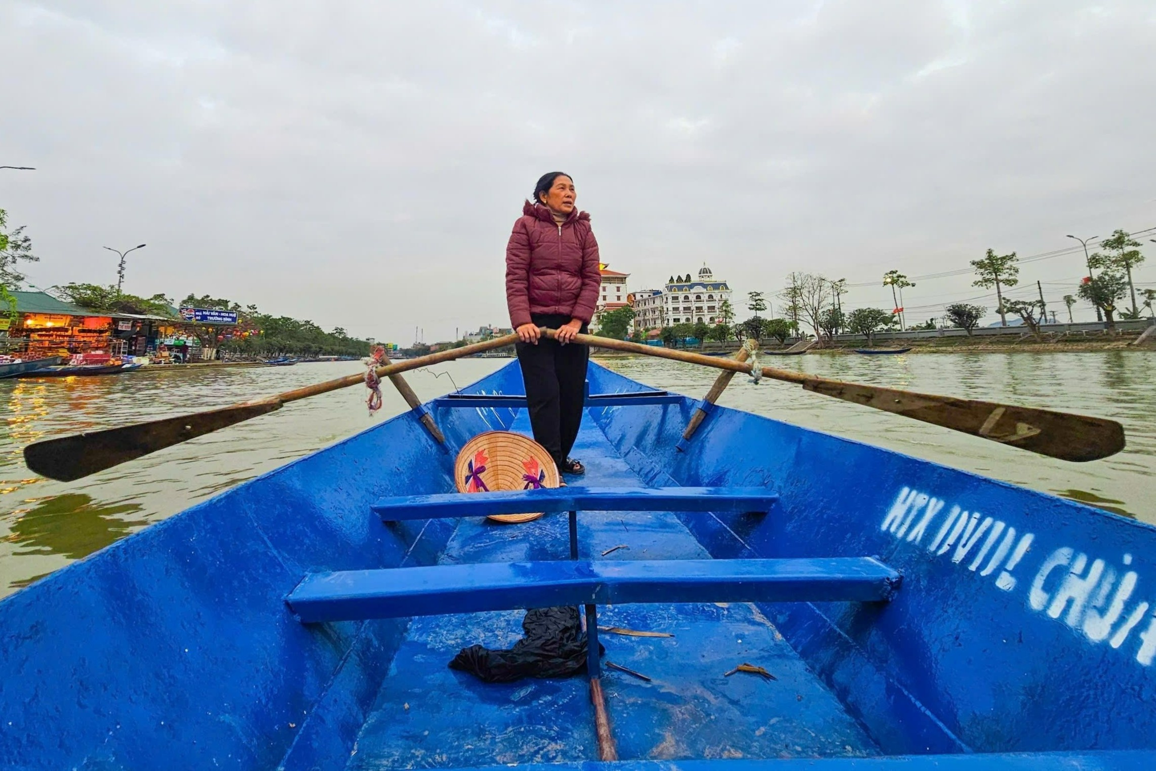 Chua Huong sach bong hang quan rong, khong gian tro lai thanh tinh hinh anh