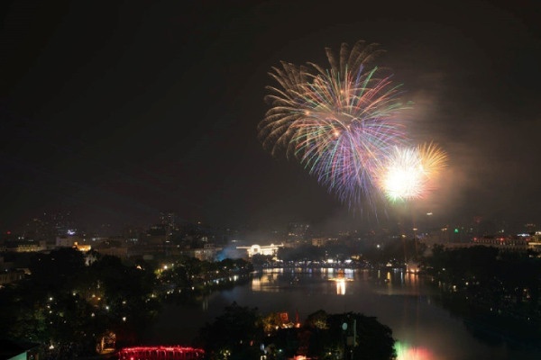 Dem giao thua, Bac Bo va Trung Bo co mua, Tay Nguyen, Nam Bo it mua hinh anh