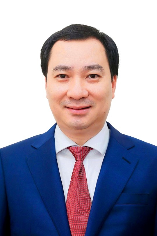 Chu tich,  cac vi Uy vien anh 7