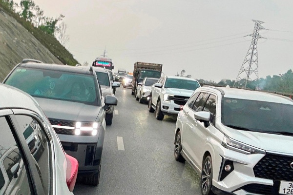 Cao toc Bac Nam qua ham Than Vu un tac lien tuc hinh anh